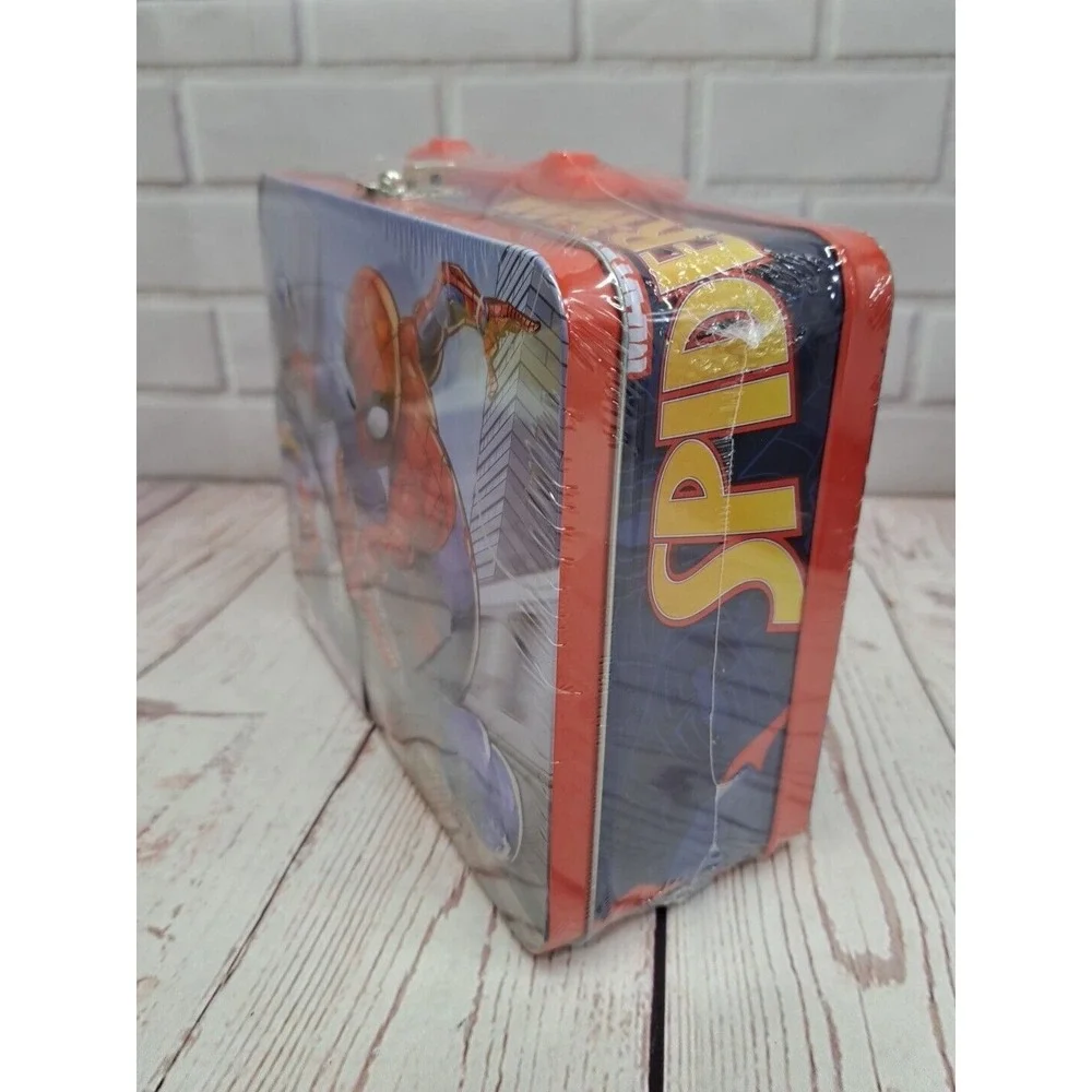 Marvel Spiderman 48 Piece Puzzle in Tin Lunchbox, Red, Blue, White New Sealed